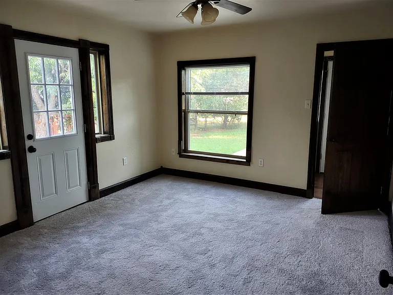 501 Live Oak St — Photo 10