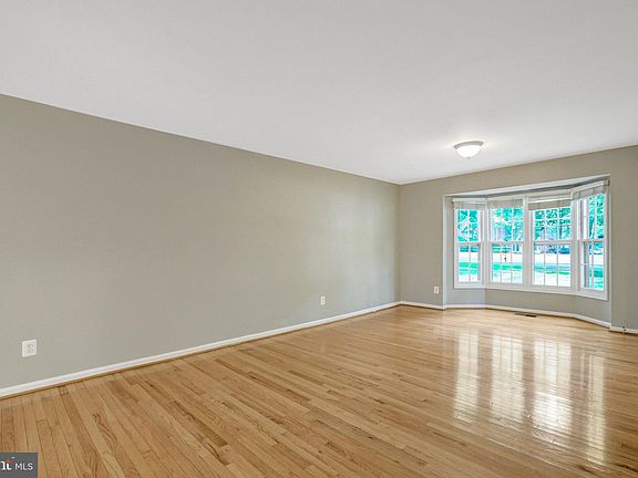 5th image of 8315 Forrester Blvd