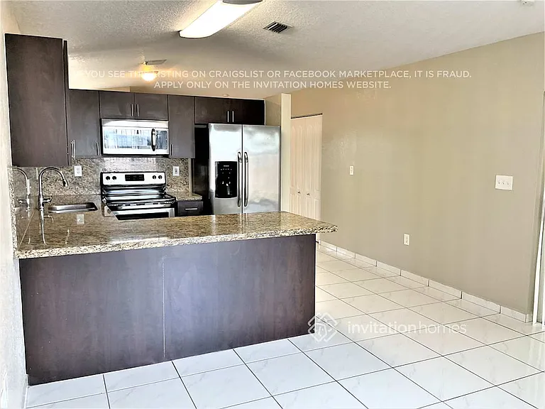 15445 SW 138th Ave — Photo 3