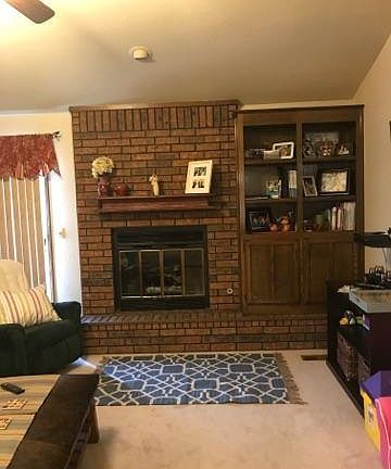 5th image of 221 Wellington Ave