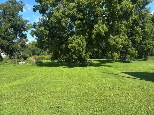 114 Broadway St, Charlotte, IA 52731