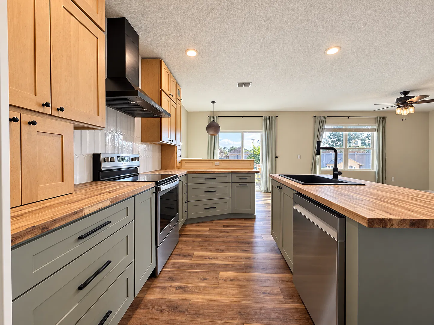 5 bed, 2674 sqft, $3,100 — Photo 4
