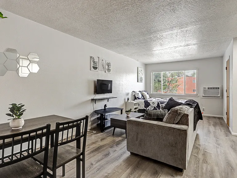 1409 Girard Blvd NE #U — Photo 6
