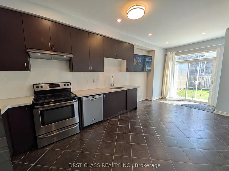 1140 Stuffles Cres — Photo 9