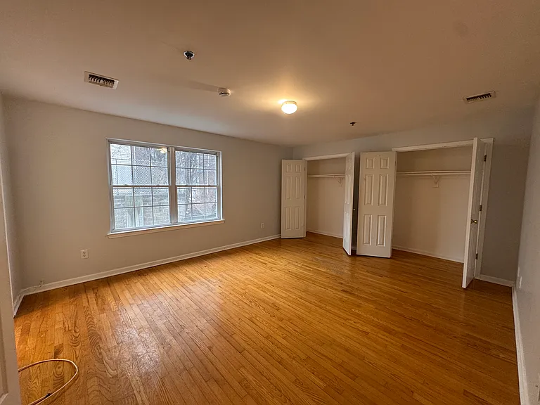 17 Norfolk St #2 — Photo 3
