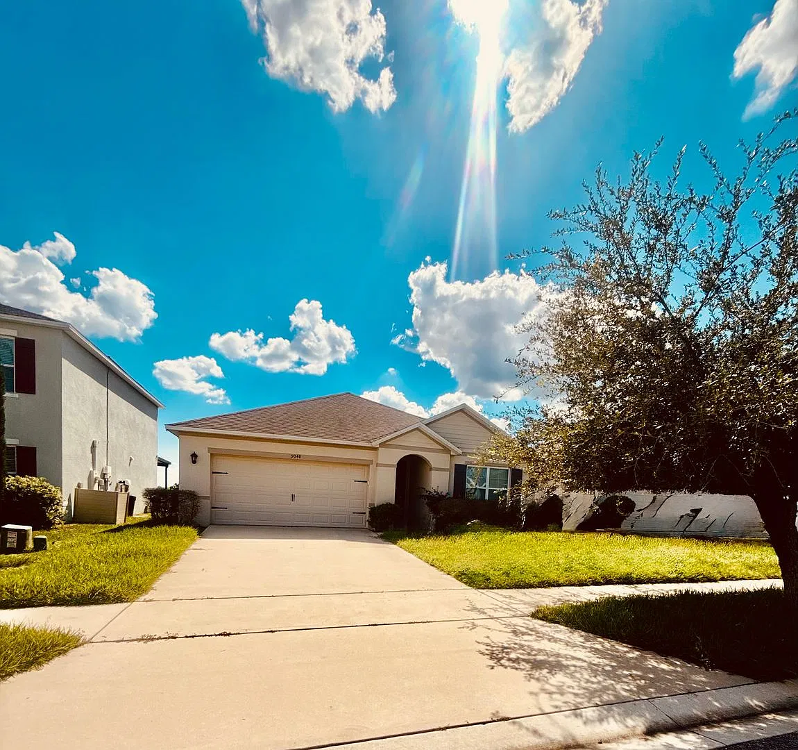 Beautiful Waterfront Home at Westside Murano in Kissimmee — Photo 1