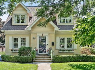 111 Hiawatha Dr, Clarendon Hills, IL