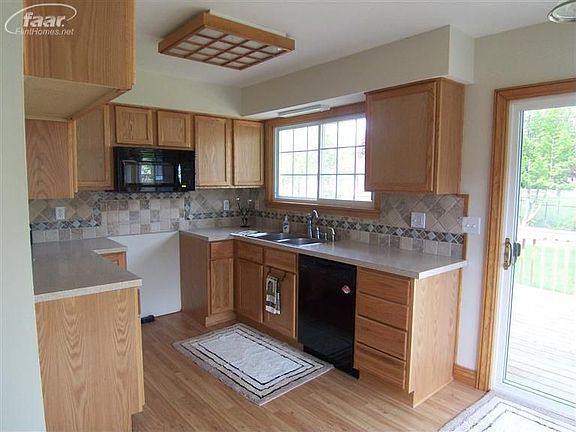 5th image of 9373 Elaine Dr
