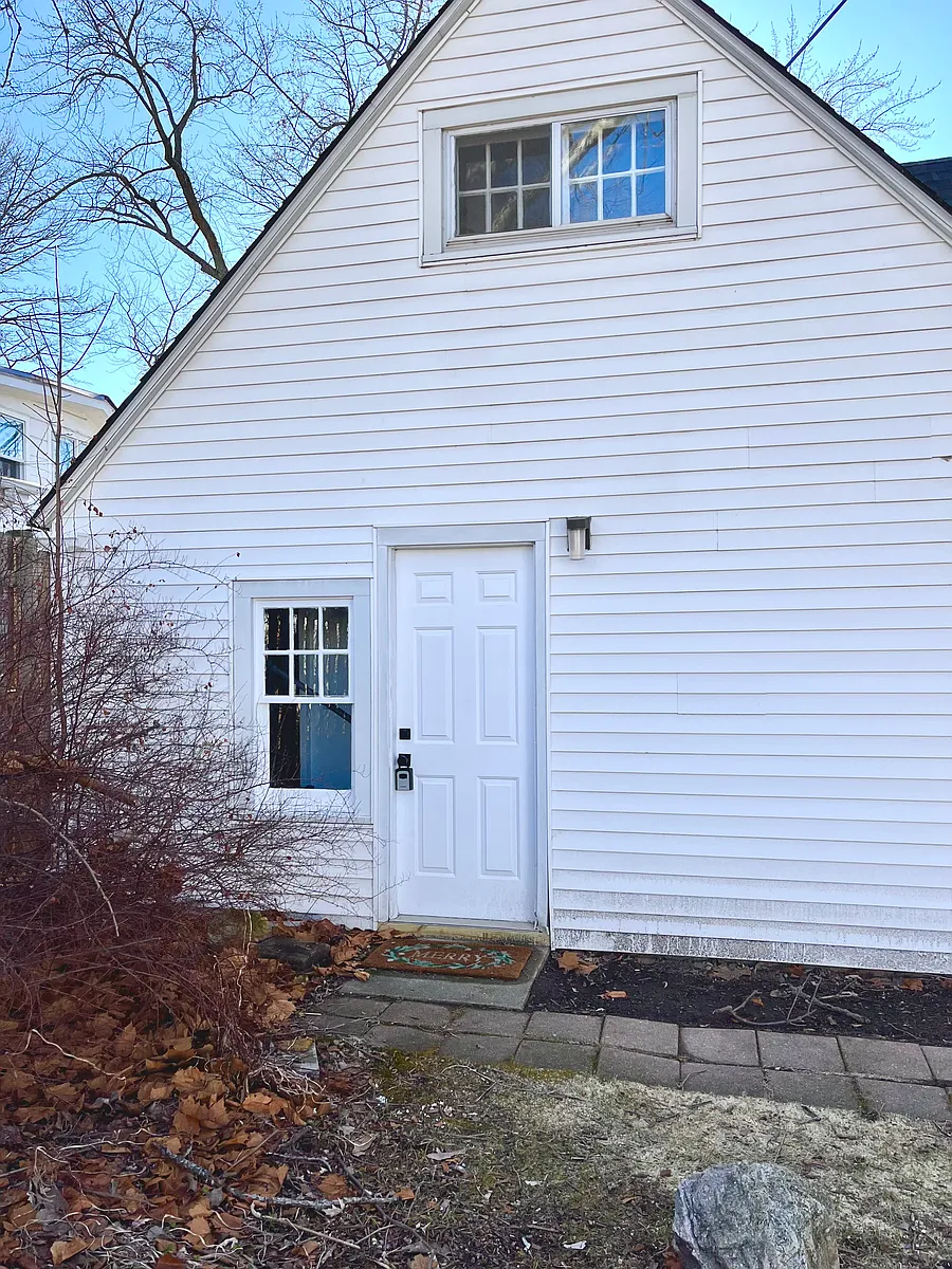 Private entrance. - 10174 W Ford Ave #3