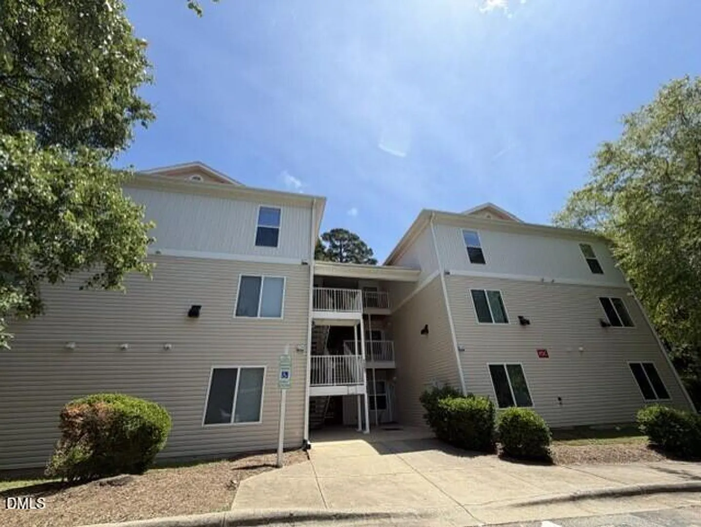 4 Bed 4 Bath Condo Available for Late July Move in! Washer/Dryer Included! Parking included! — Photo 1