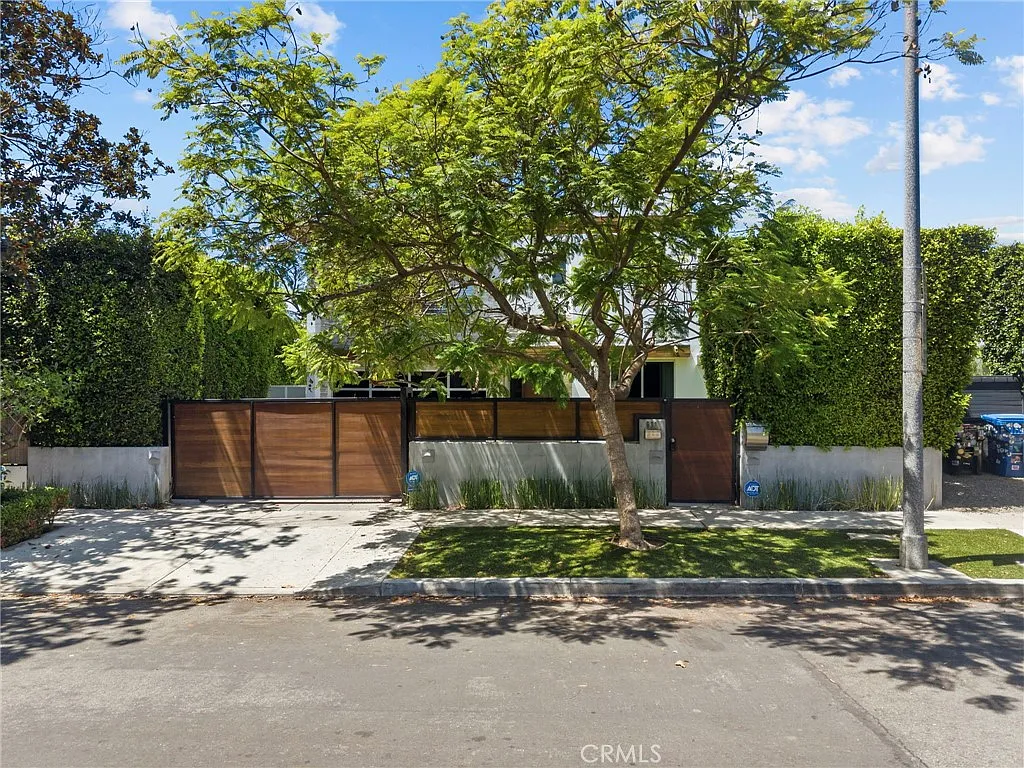 5 bed, 4.5 bath, 3976 sqft, $25,000 — Photo 2