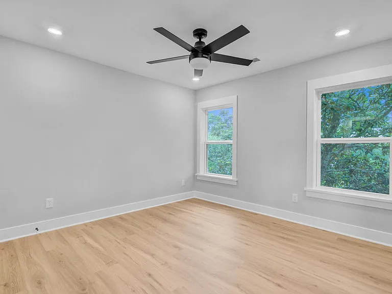 515 Joseph St — Photo 13