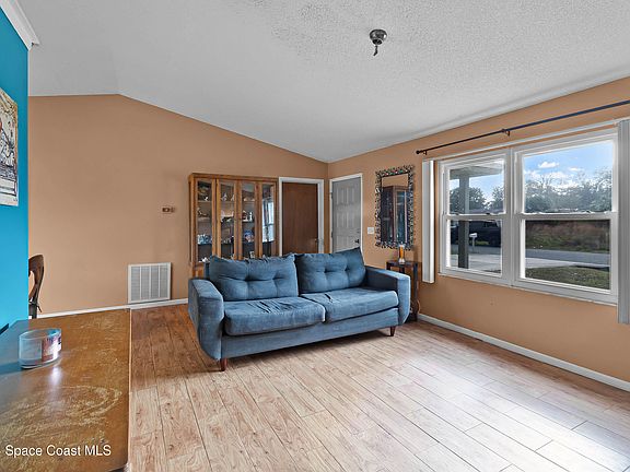 4th image of 1865 Brookside St NE