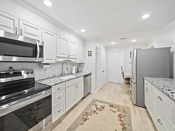 2nd image of 16 Royal Lake Dr APT 3