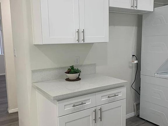 3rd image of 5653-5655.5 Willowcrest Ave #2X15-2600