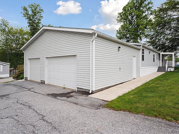 Exterior Image-29-Champion 131 Laurel Woods