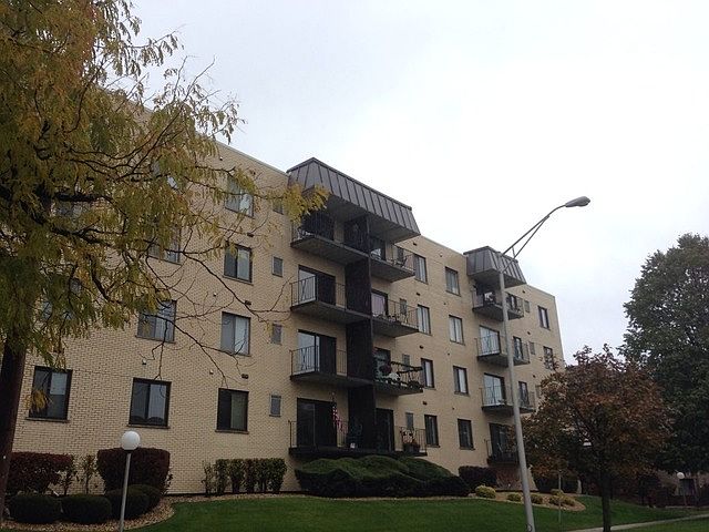 2nd image of 5840 W 104th St APT 116