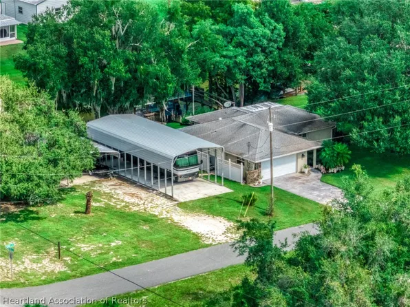102 Mango Rd NE, Lake Placid, FL 33852