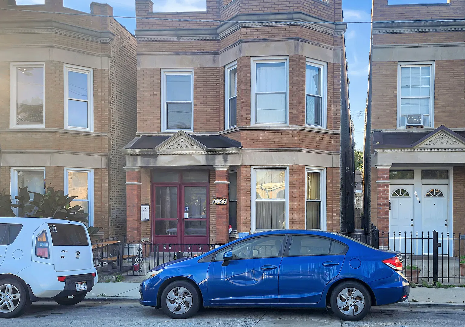 2 bed, 900 sqft, $2,050 — Photo 1