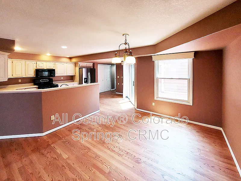 4 bed, 3.5 bath, 3200 sqft, $2,600 — Photo 3