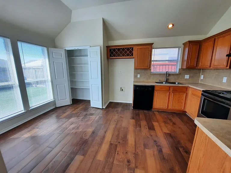 1016 Glenhaven Dr — Photo 9