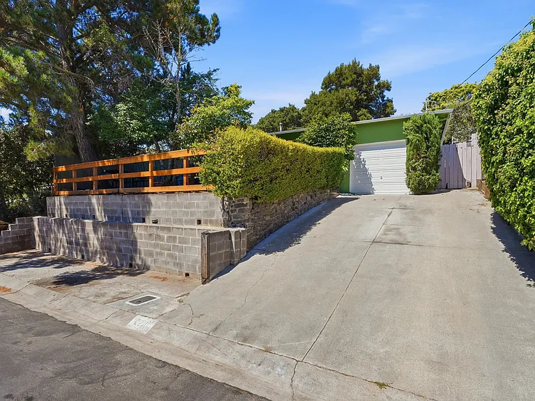 2210 Ewell Rd — Photo 3