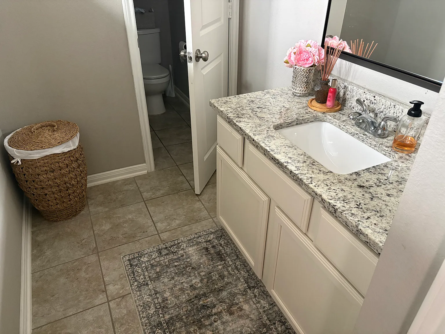 5 bed, 3.5 bath, 3300 sqft, $900 — Photo 4