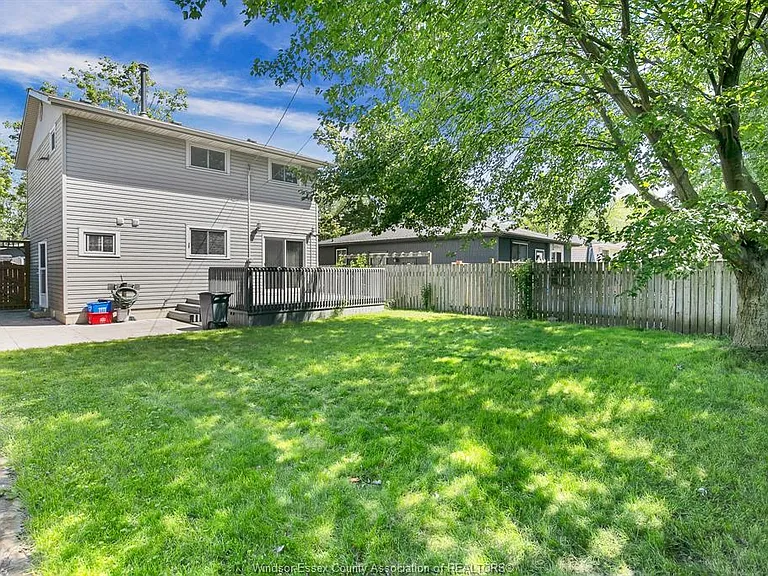 3964 Whitney Ave — Photo 37