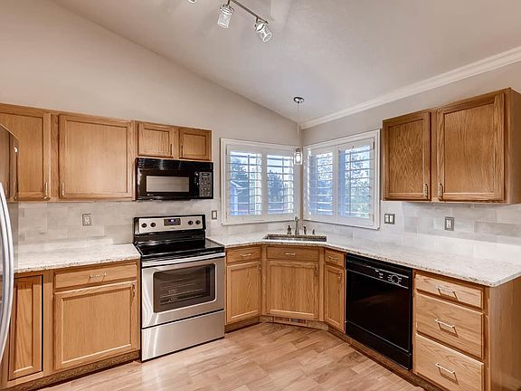 3rd image of 802 S Tyler Ave