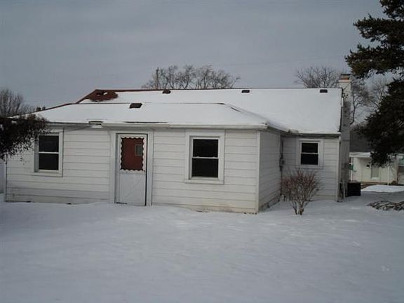 2nd image of 434 Salem St