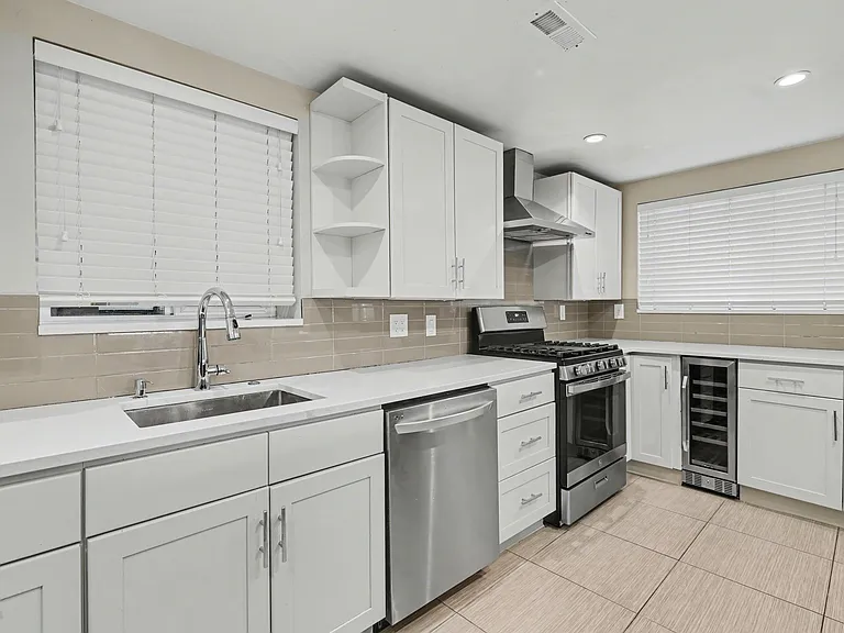 900 S Harrison St — Photo 13