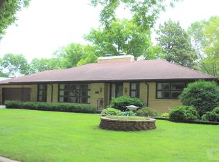 615 S Vermont Ave, Mason City, IA 50401