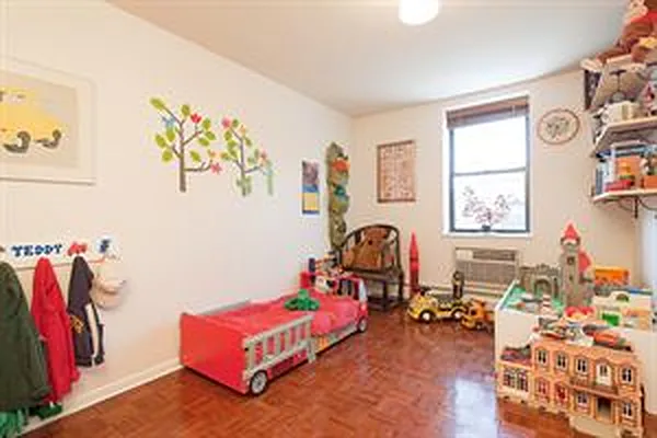 Sold by Douglas Elliman | media 29