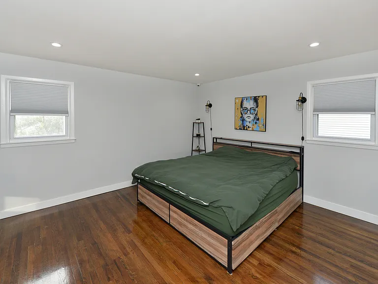 154 Middlesex Ave — Photo 20