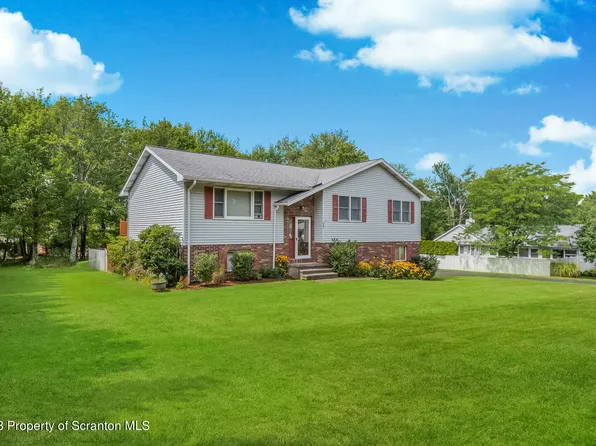 33 Westview Dr, Scott Township, PA 18411