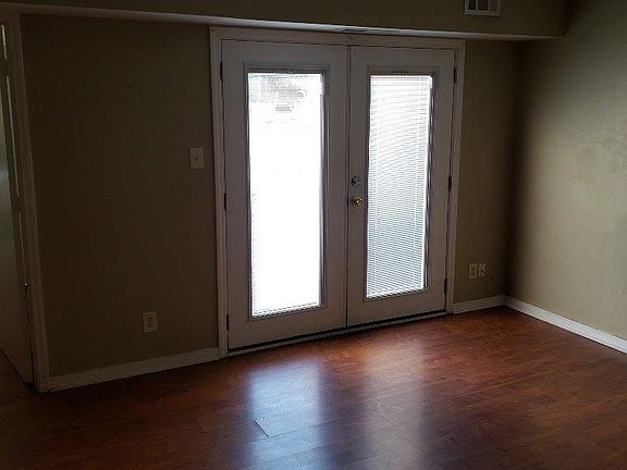 5th image of 214 E Cadbury Dr