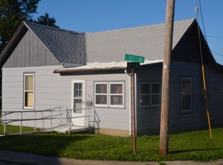 403 N 12th St, Charleston, IL