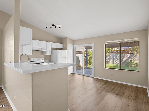 5th image of 530 E DEL RIO Street