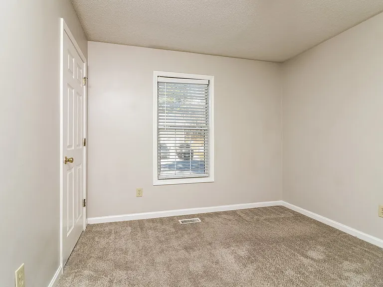 200 Campbell Dr — Photo 15