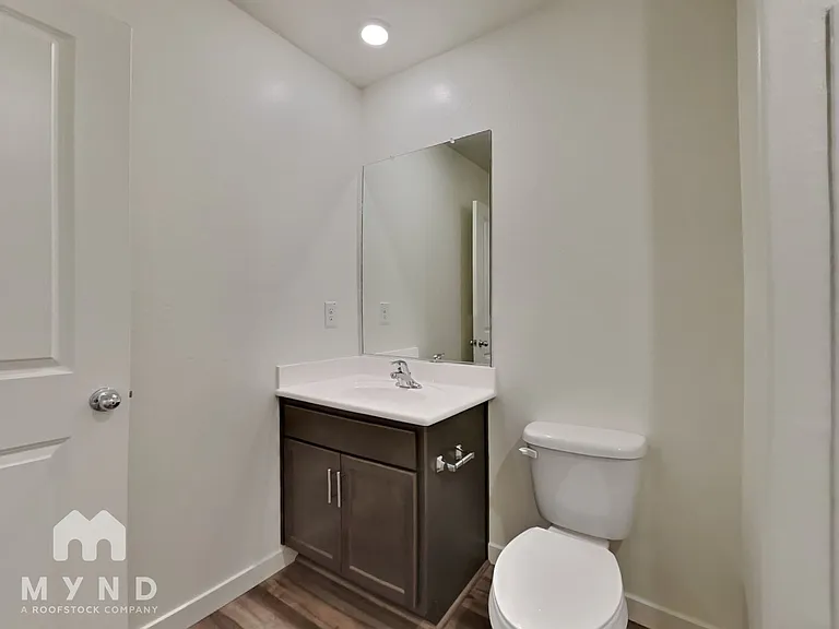 1090 W West Virginia Ave — Photo 15