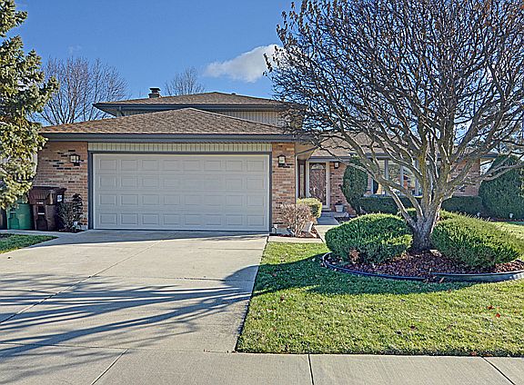 2nd image of 17609 Pecan Ln