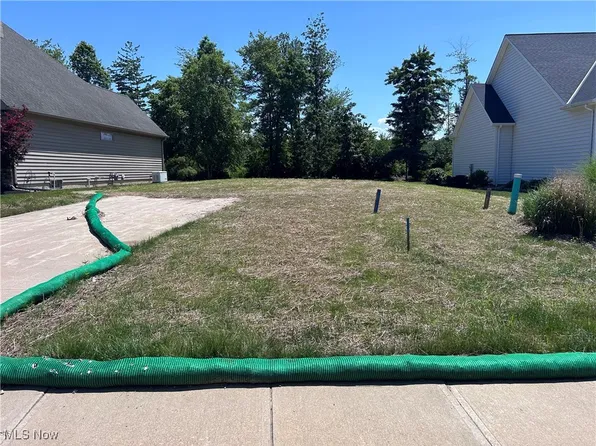 335 Copper Crk, Amherst, OH 44001