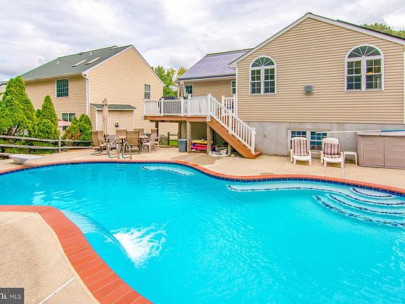 2nd image of 8040 Ashville Ct