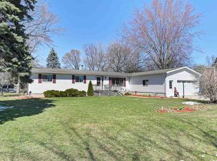 1535 E Parish Rd, Kawkawlin, MI 48631