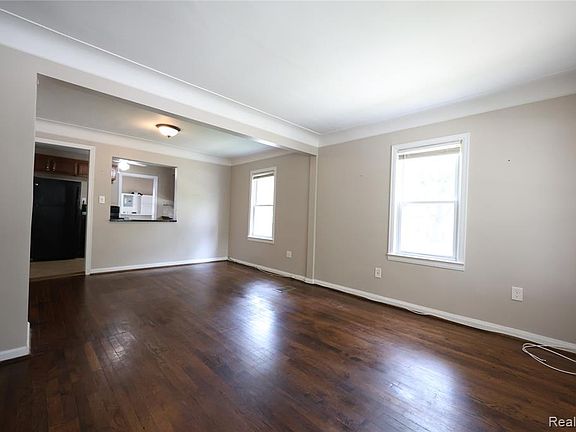 4th image of 21751 Roslyn Rd