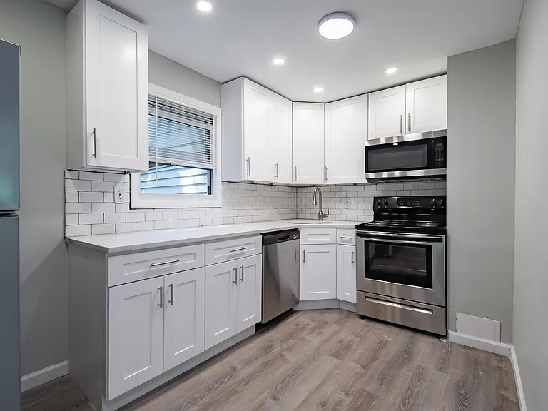 169 Hutton St #2 — Photo 2