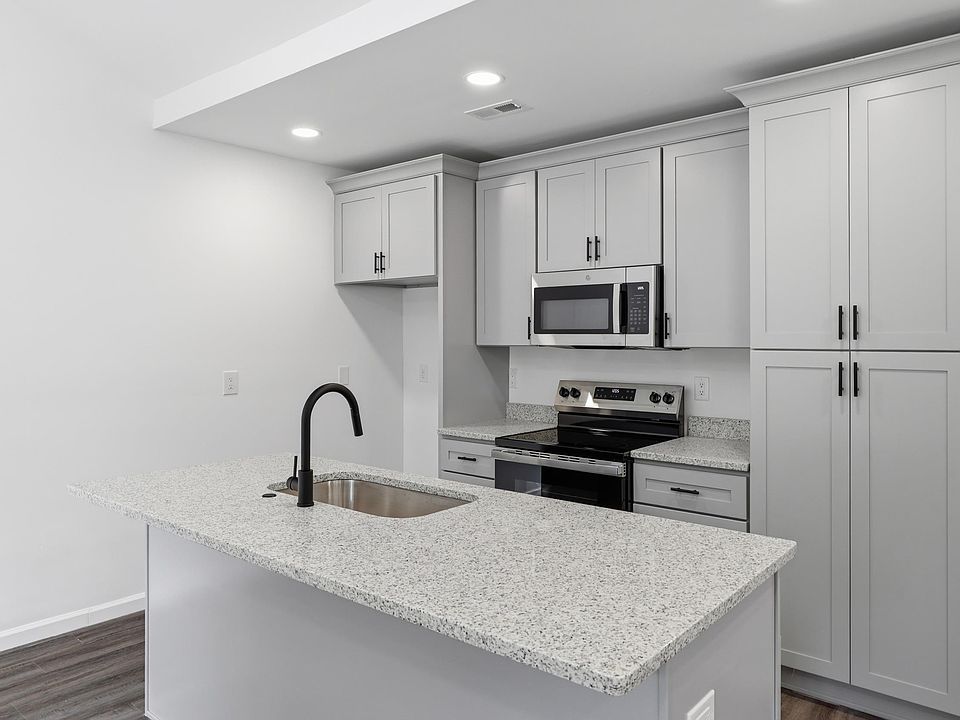 1st image of 133 Pinehill Cir