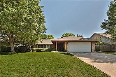 2nd image of 2422 Livingston Ln