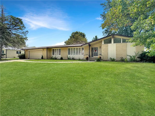 509 Crescent Dr, Mattoon, IL 61938