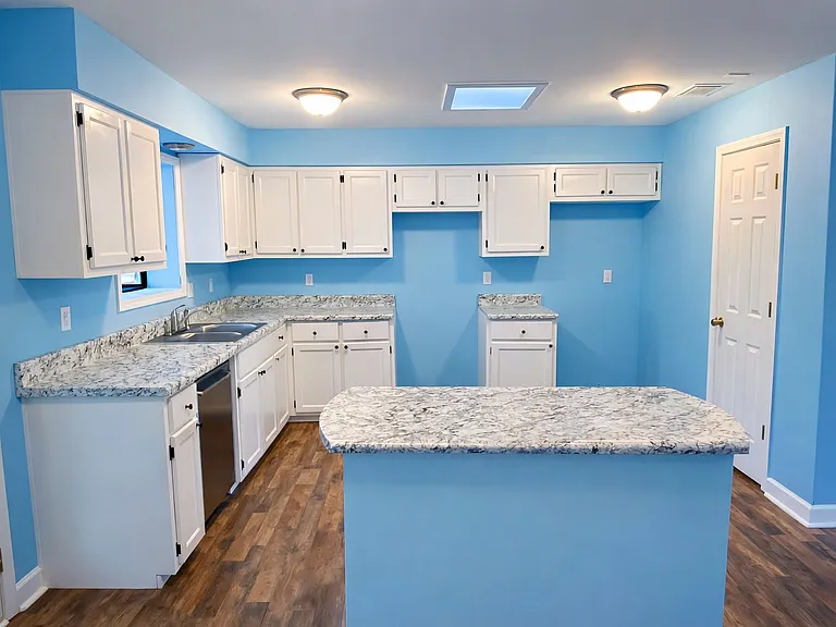 6820 Oakhurst Dr — Photo 2